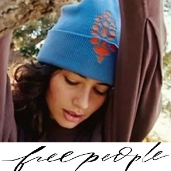 Adorable, Free People Iconic Buti logo beanie❤️ NWOT - Picture 1 of 4